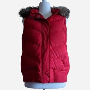 Gap Warmest Puffer Vest with a faux fur-trimmed hood Size M
